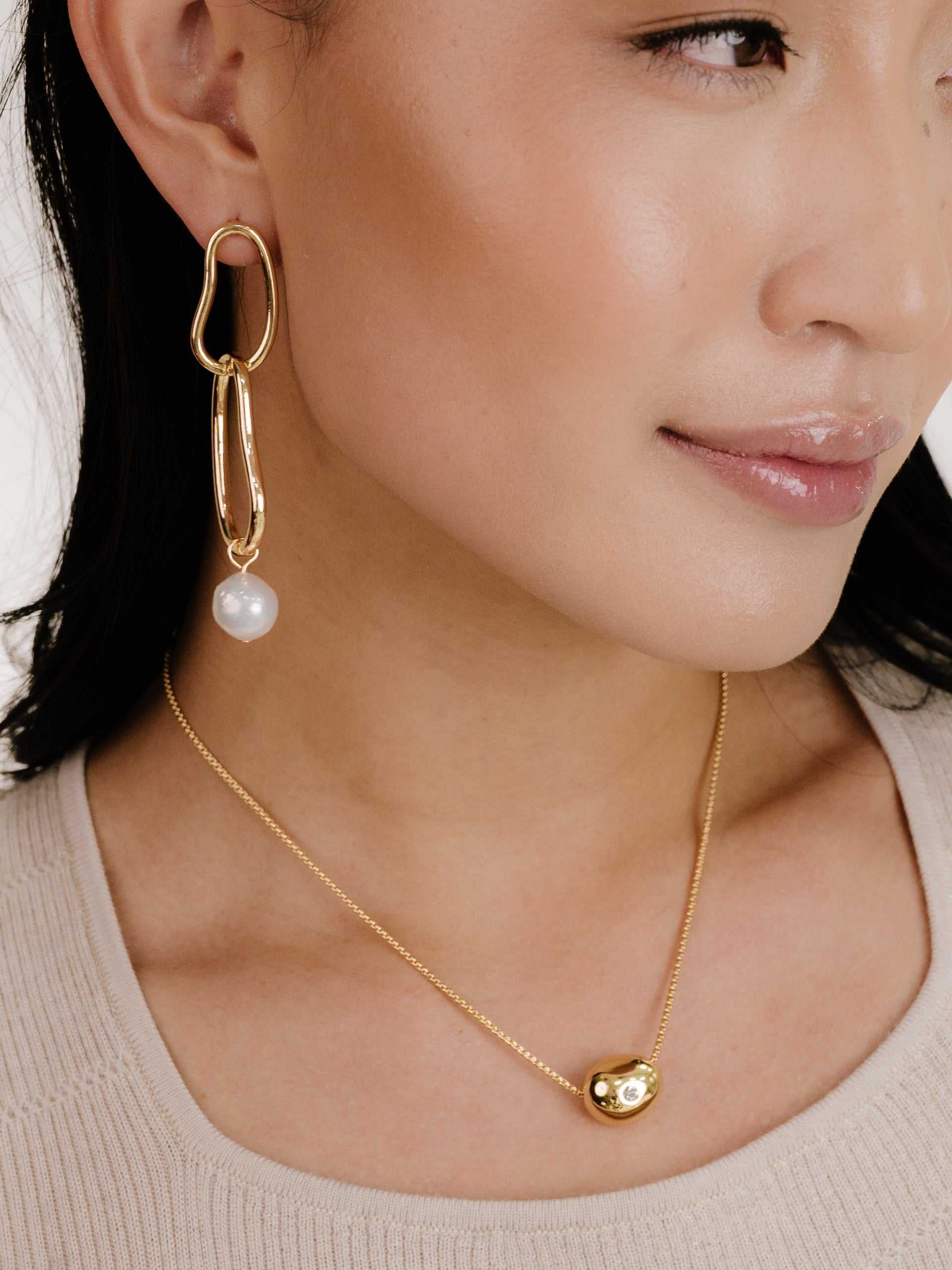18kt gold plated/hover