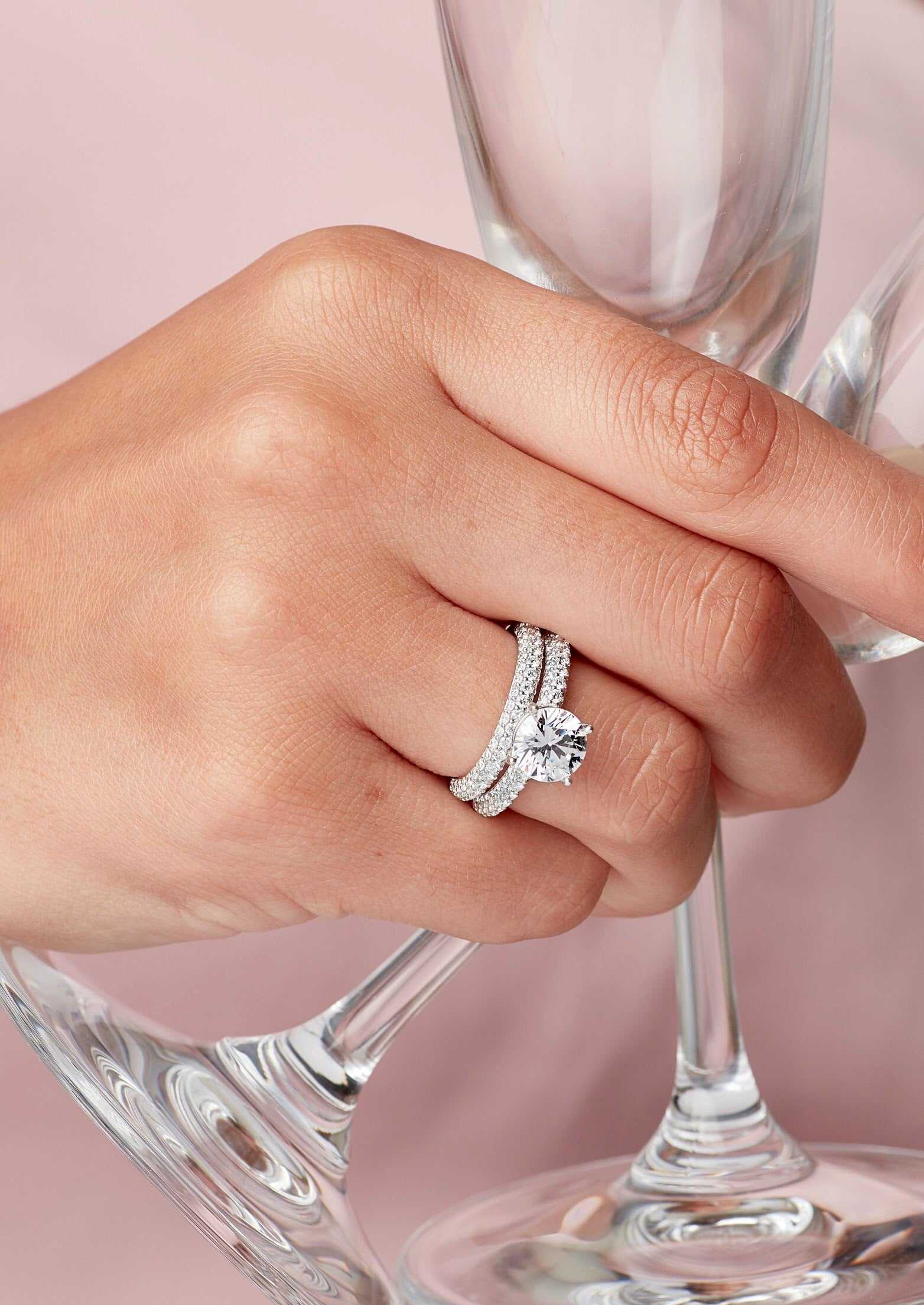 14kt white gold/18kt white gold/18kt yellow gold/18kt rose gold/platinum/round/princess/emerald/asscher/oval/cushion/marquise/radiant/pear/heart/on model