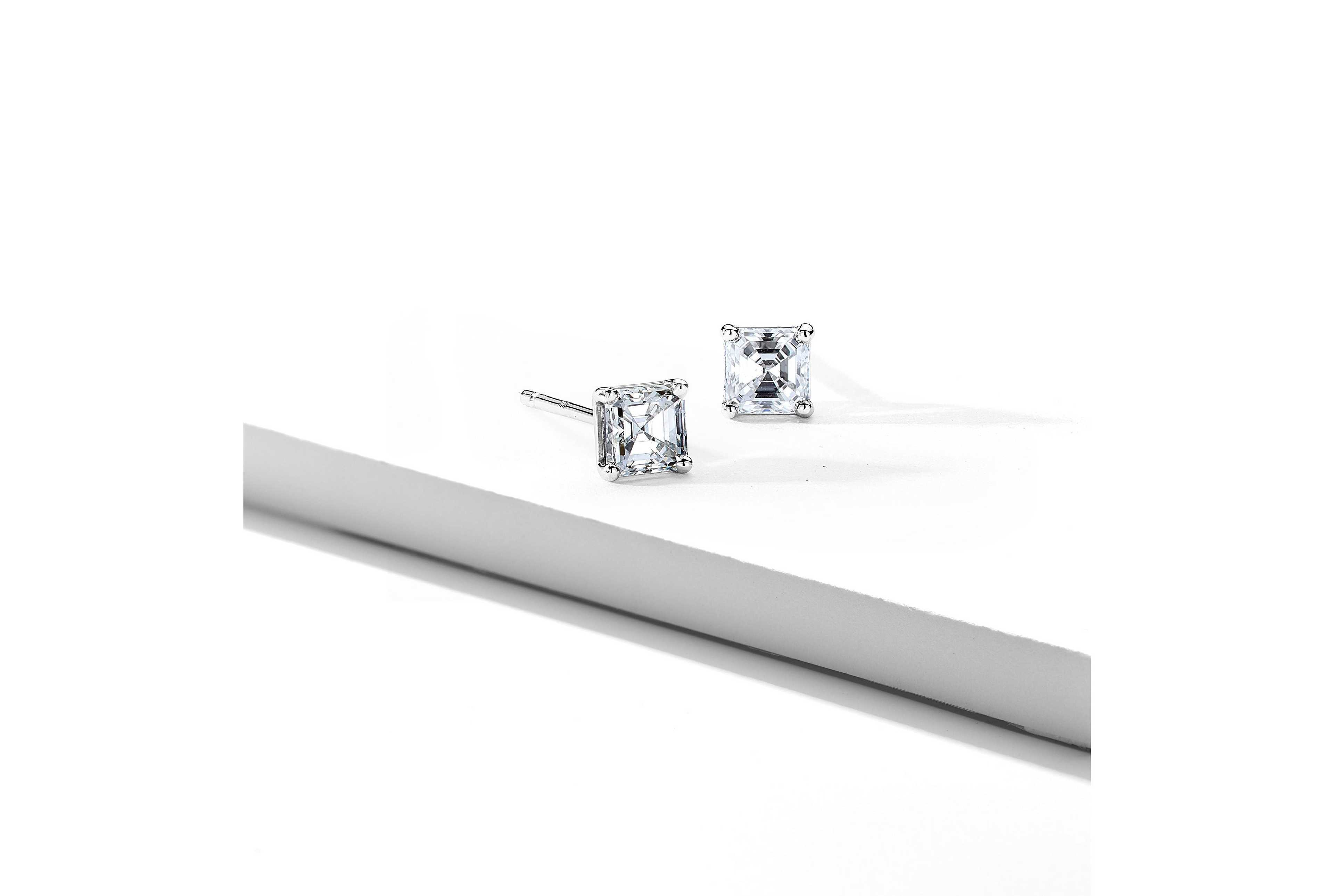 14kt white gold/18kt white gold/18kt yellow gold/18kt rose gold/platinum/push-back/screw-back/jumbo-back/on model