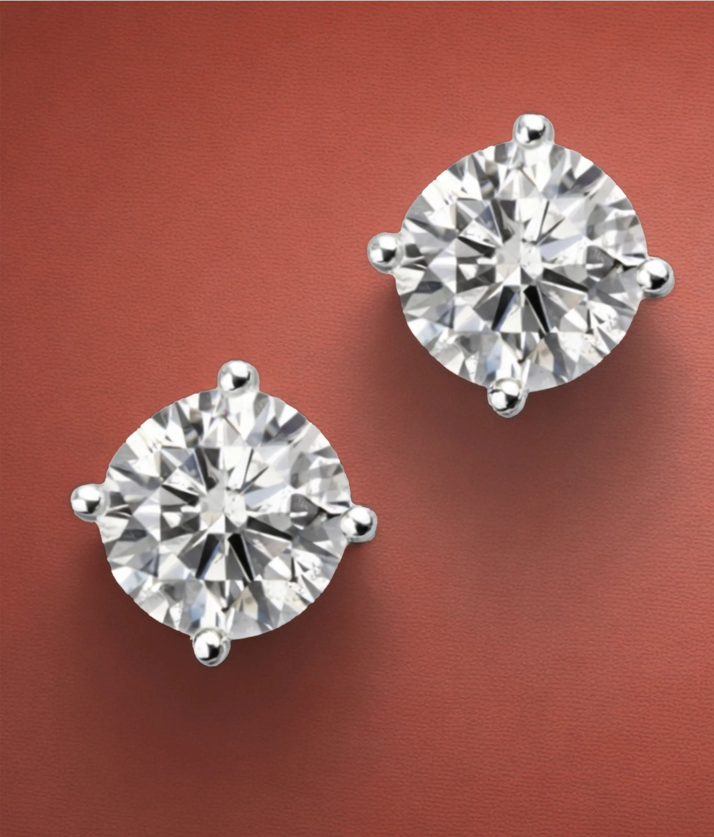 Round cut Diamonds set in 4-prong white gold settings