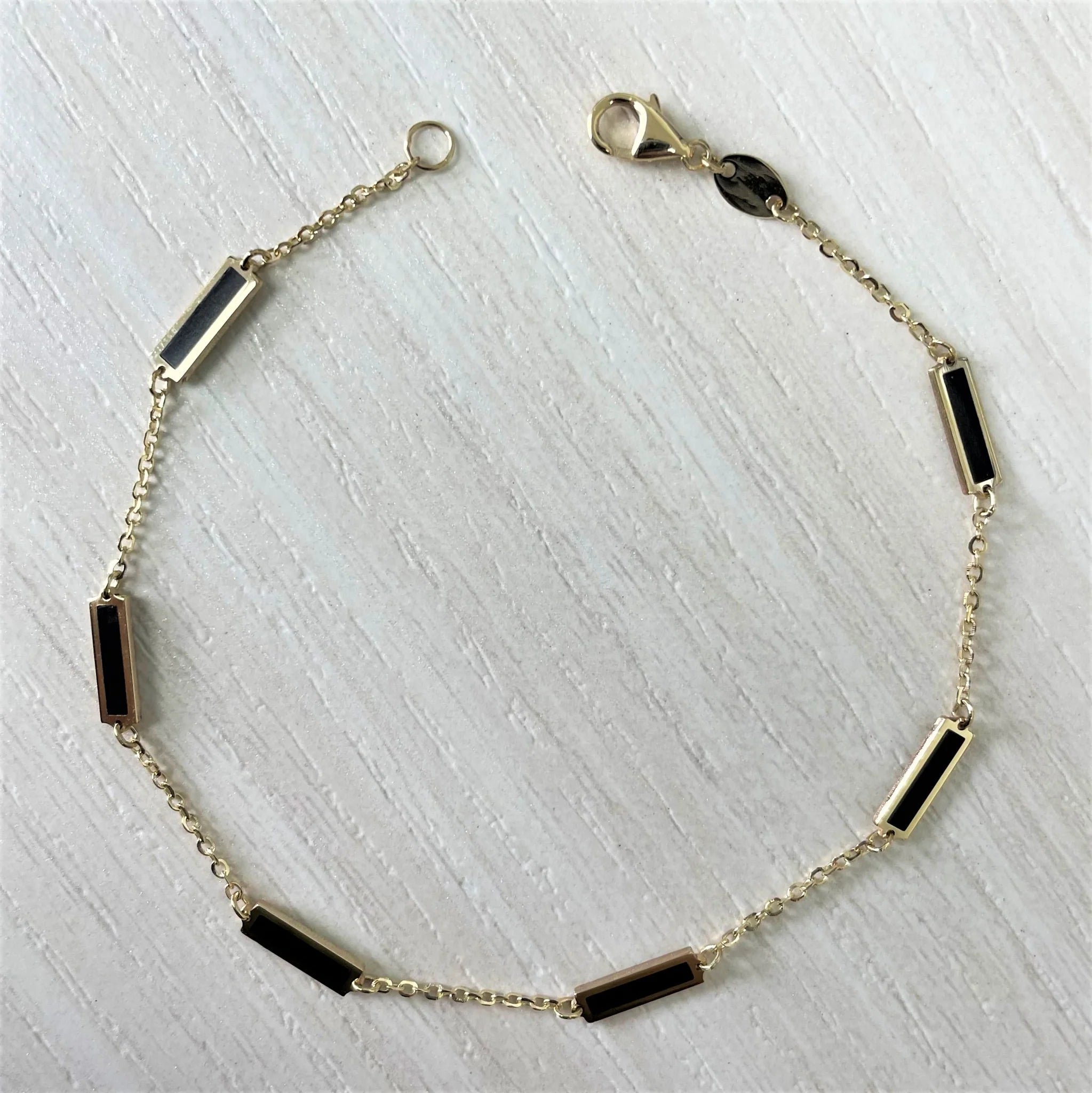14kt yellow gold/model